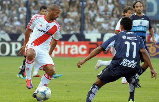 Gimnasia y River empataron 0 a 0 en un partido vibrante