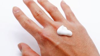 Decile adiós a las manos agrietadas y secas con esta crema reparadora casera Decile adiós a las manos agrietadas y secas con esta crema reparadora casera