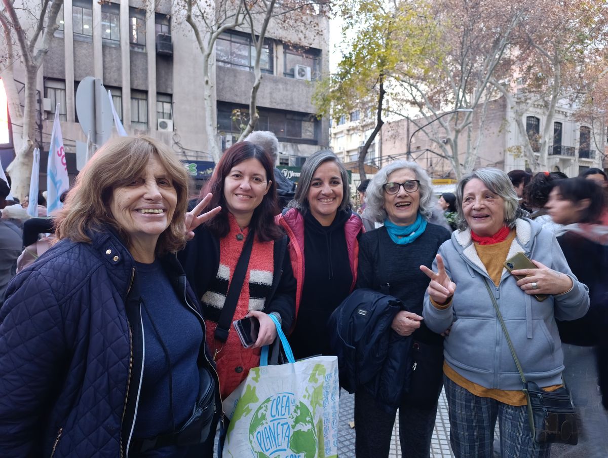 Una nueva marcha reúne a Ana, Silvia, Caro, Moni y Niki. Una nueva marcha reúne a Ana, Silvia, Caro, Moni y Niki.