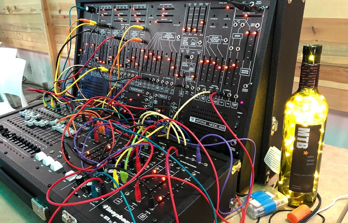 Creó OpenVino Web3, que permite a las bodegas implementar criptoeconomías regenerativas para modelos de negocios éticos y sustentables. Creó OpenVino Web3, que permite a las bodegas implementar criptoeconomías regenerativas para modelos de negocios éticos y sustentables.