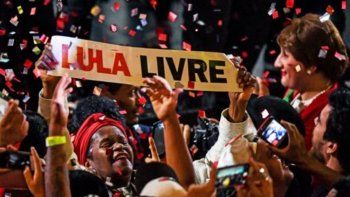 Fanáticos de Lula se movilizan para pedir su libertad