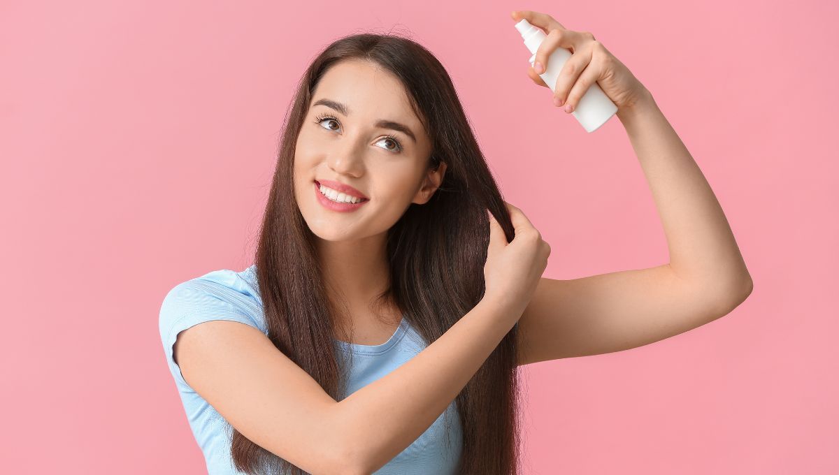 La bruma capilar ayuda a reducir el frizz en el pelo.  La bruma capilar ayuda a reducir el frizz en el pelo.