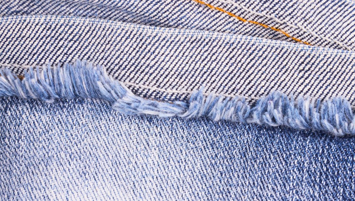 Los flecos de pueden realizar en pantalones, shorts, camisas y vestidos de jean Los flecos de pueden realizar en pantalones, shorts, camisas y vestidos de jean