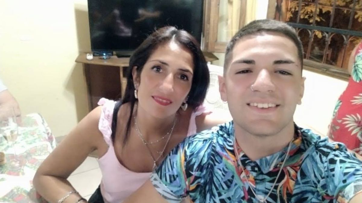 Miriam Fern&aacute;ndez, la nieta 127. La mendocina, que naci&oacute; durante el cautiverio de su luego desaparecida madre, trata de reconciliar su vida y la relaci&oacute;n con sus dos familias -la biol&oacute;gica y la adoptiva- para vivir su vida y cuidar a su propio hijo.