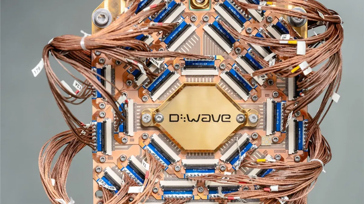 La intrincada red de cables de cobre trenzados y conexiones meticulosamente etiquetadas rodea el procesador central de la empresa D-Wave, una pieza clave en el desarrollo práctico de la computación moderna. Esta vista detallada expone la complejidad de la ingeniería criogénica y electrónica necesaria para manipular los qubits, fundamentales para la tecnología que se conmemora cada 14 de abril. La placa dorada central no es simplemente un diseño estético, sino el núcleo donde ocurren las operaciones que prometen revolucionar campos como las finanzas o la logística. La intrincada red de cables de cobre trenzados y conexiones meticulosamente etiquetadas rodea el procesador central de la empresa D-Wave, una pieza clave en el desarrollo práctico de la computación moderna. Esta vista detallada expone la complejidad de la ingeniería criogénica y electrónica necesaria para manipular los qubits, fundamentales para la tecnología que se conmemora cada 14 de abril. La placa dorada central no es simplemente un diseño estético, sino el núcleo donde ocurren las operaciones que prometen revolucionar campos como las finanzas o la logística.