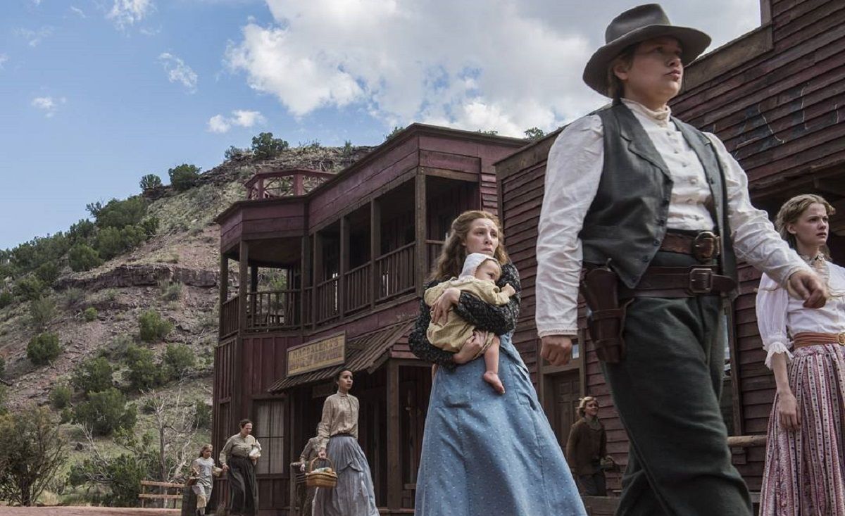 Godless es una serie dramática, cruda y siniestra