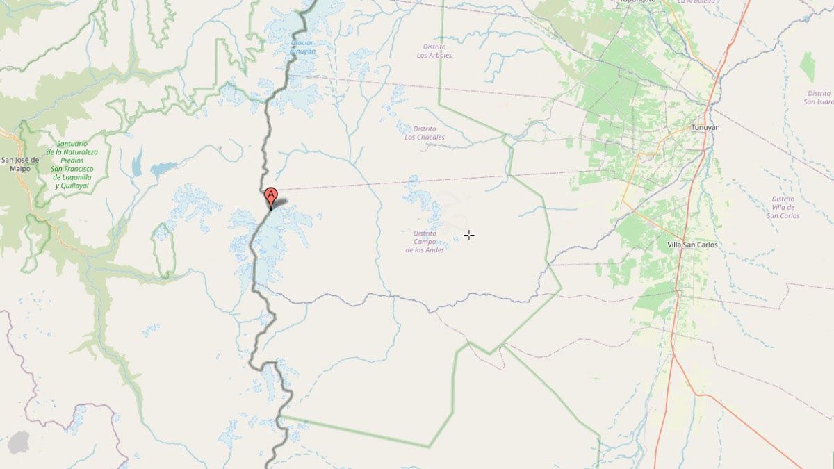 El cerro Marmolejo tiene parte de su territorio en el distrito Campo Los Andes, en Tunuyán, y la otra parte en Chile. El cerro Marmolejo tiene parte de su territorio en el distrito Campo Los Andes, en Tunuyán, y la otra parte en Chile.