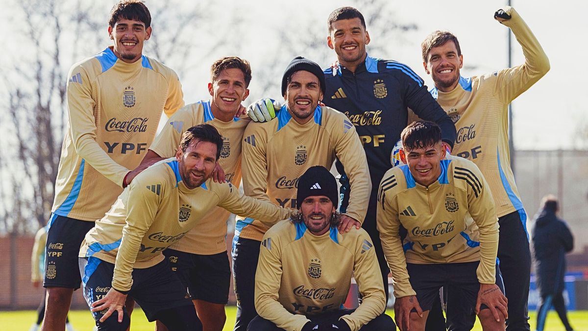 Los más grandes y los pibes compartieron el entrenamiento.