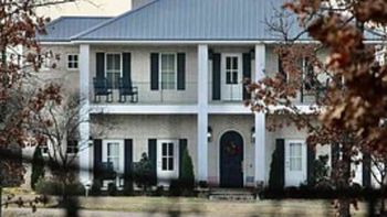 Una mujer y sus dos hijos fueron encontrados asesinados un día después de la audiencia de divorcio Una mujer y sus dos hijos fueron encontrados asesinados un día después de la audiencia de divorcio