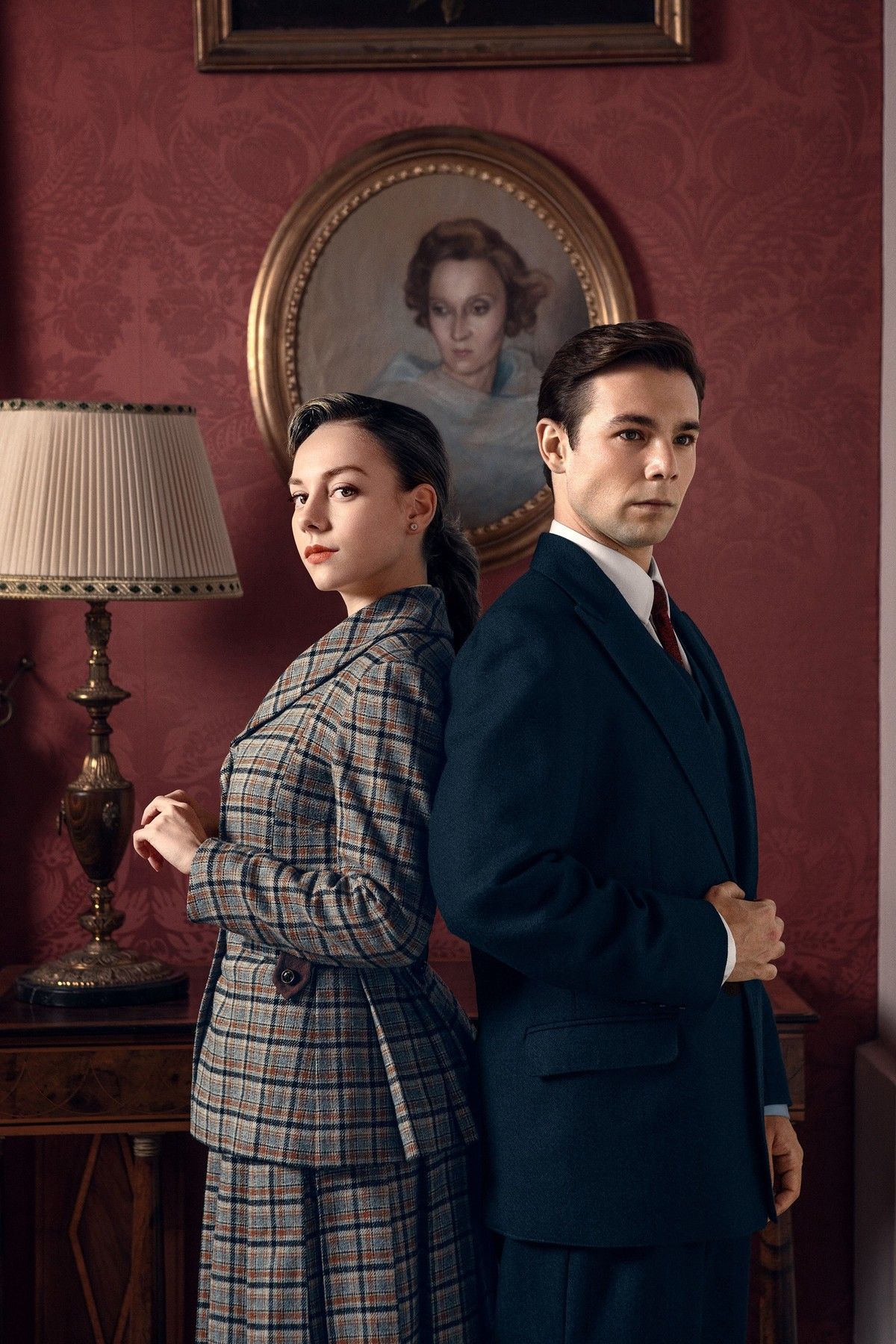 Ester Expósito y Carlos Cuevas en 'Alguien tiene que morir' de Netflix. Ester Expósito y Carlos Cuevas en 'Alguien tiene que morir' de Netflix.