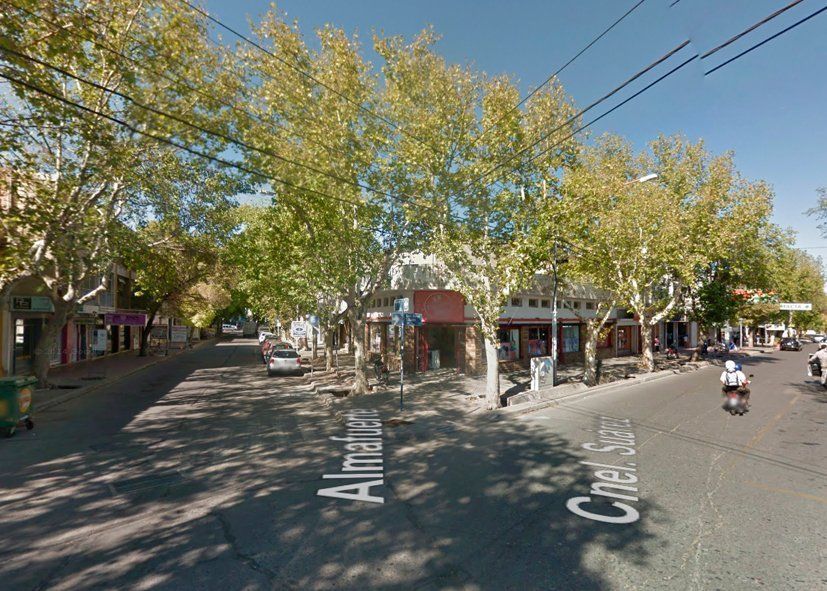 Robaron relojes, carteras y la recaudación de un local comercial