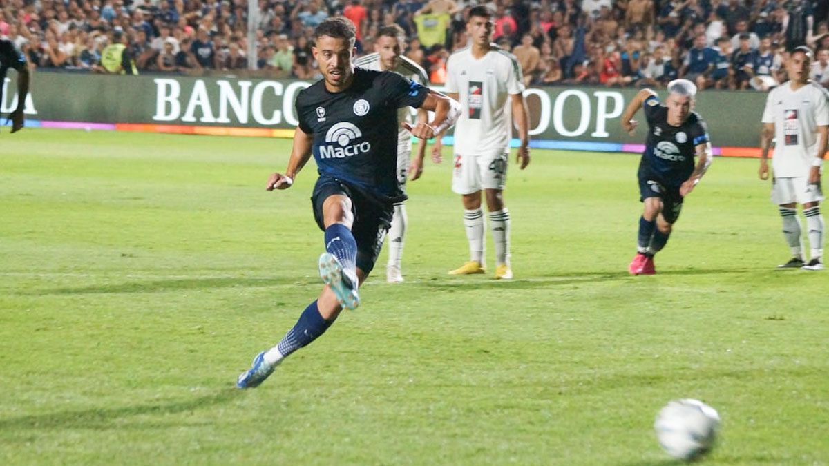 El penal ejecutado por Franco Di Santo en su debut en Independiente Rivadavia (UNO/Nicolás Ríos) El penal ejecutado por Franco Di Santo en su debut en Independiente Rivadavia (UNO/Nicolás Ríos)
