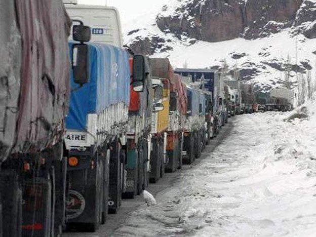 Habilitaron el paso a Chile por una hora y más de 3.000 camiones siguen varados
