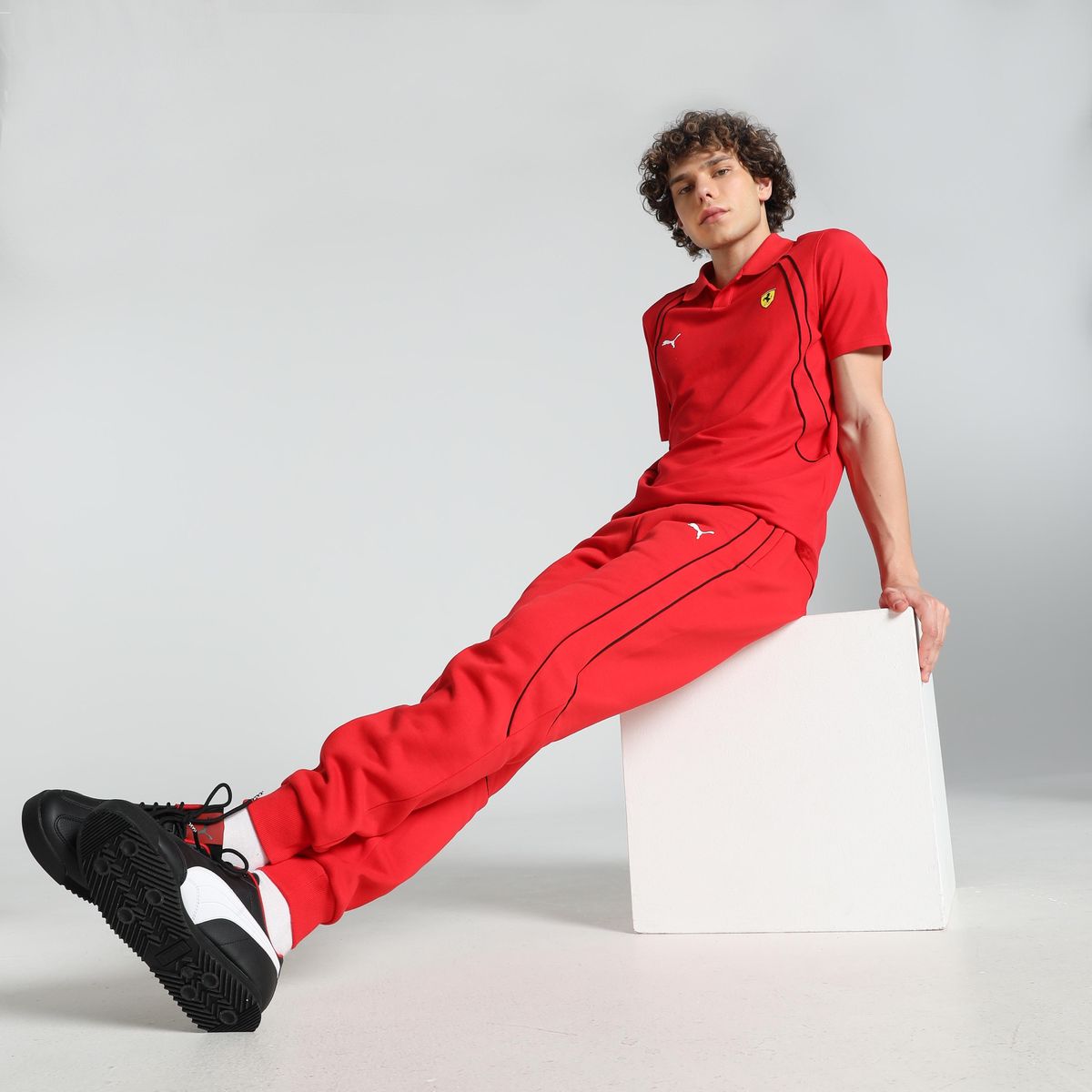 Una de las imágenes que forman parte de la campaña de Puma que protagonizó el mendocino Máximo Bebo Godoy en la India. Una de las imágenes que forman parte de la campaña de Puma que protagonizó el mendocino Máximo Bebo Godoy en la India.