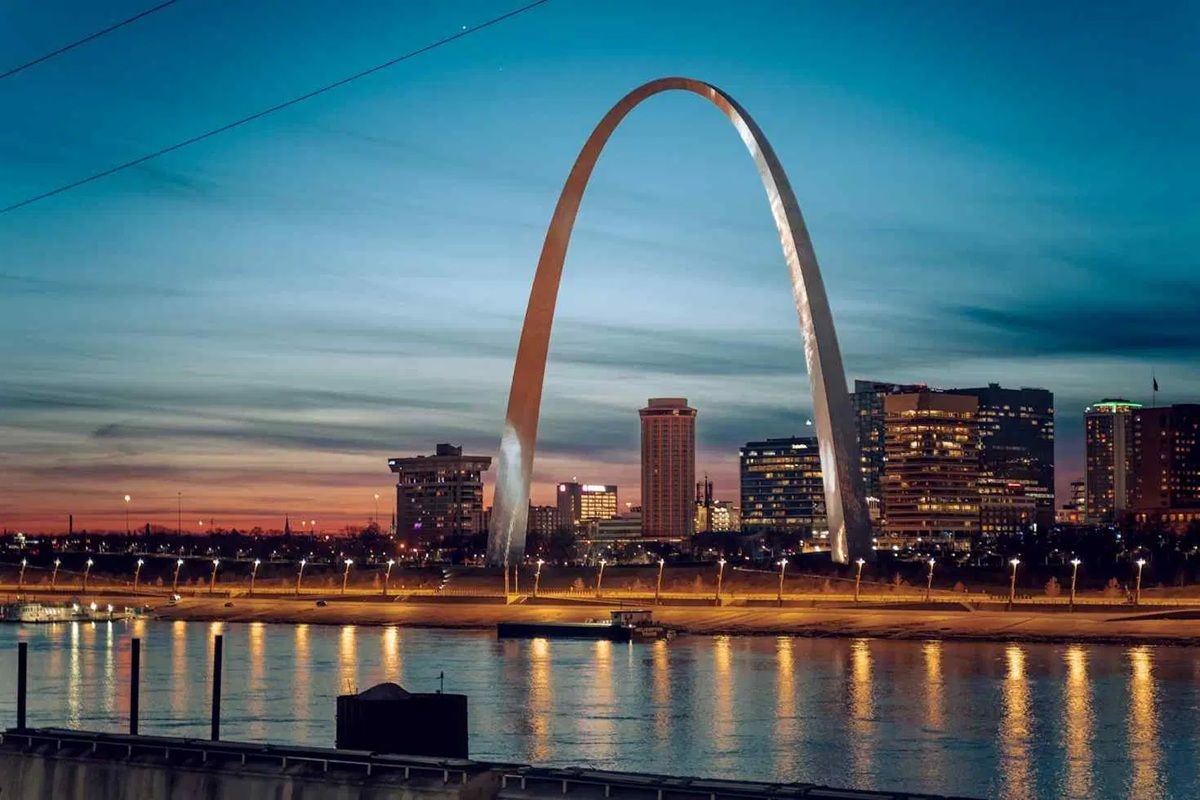 Gateway Arch es un importante monumento de San Luis, Misuri. Imagen: Freepik. Gateway Arch es un importante monumento de San Luis, Misuri. Imagen: Freepik.