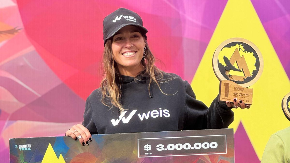 Podio y felicidad. Mage asegura que la experiencia de 100 millas implica fuerza mental y física. Podio y felicidad. Mage asegura que la experiencia de 100 millas implica fuerza mental y física.