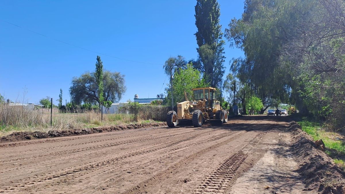 El municipio comenzó a asfaltar tras finalizar obras en Pueblo Diamante