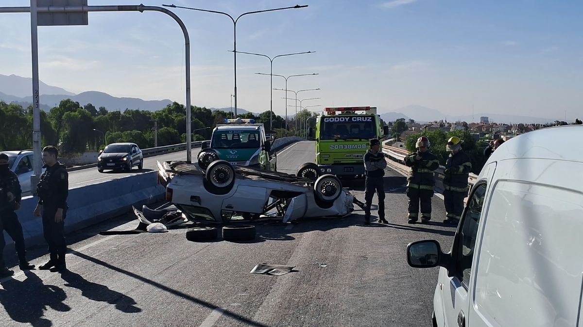 Accidente en Corredor del Oeste y Tiburcio Benegas.