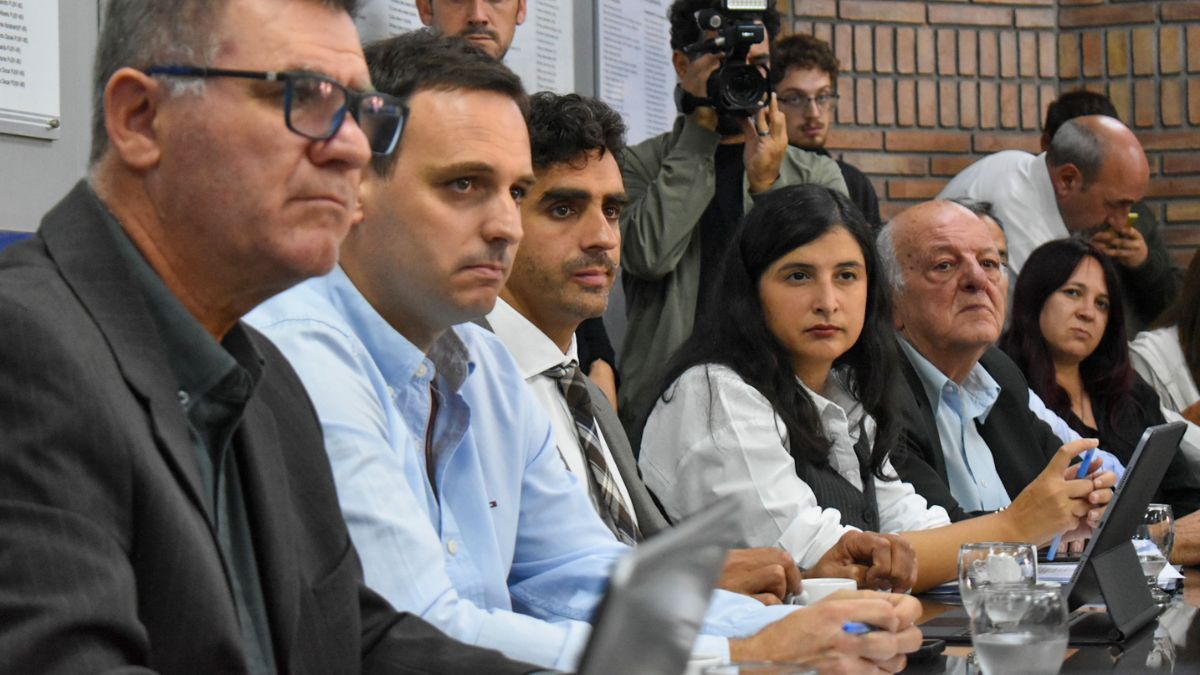 Autonomía municipal: tensión en la Legislatura con portazo del PJ y avance del oficialismo