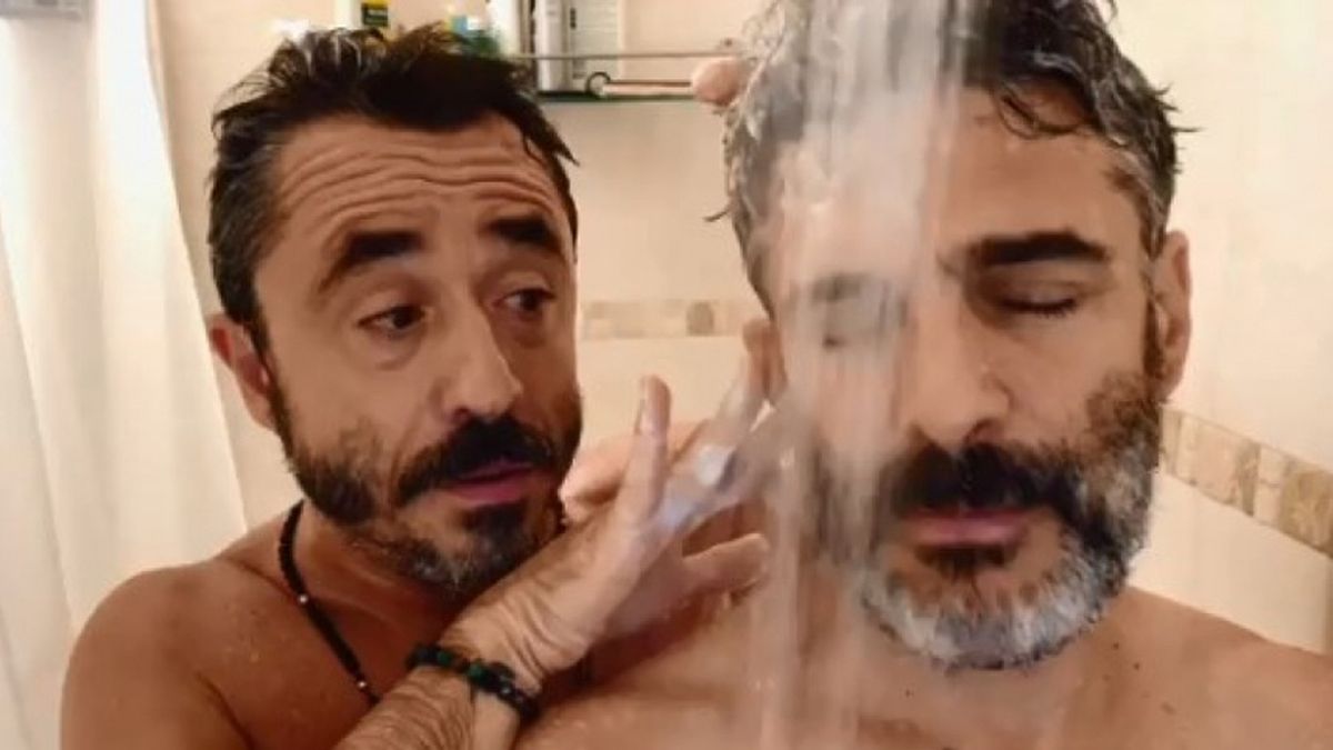 Video: Pablo Granados y Leo Sbaraglia juntos y desnudos en la ducha