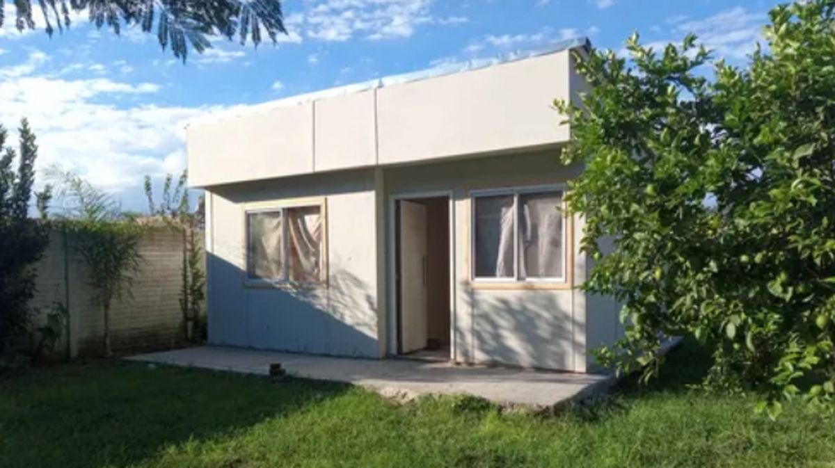 Una casa prefabricada se adapta a muchos terrenos, aunque hay que hacer una plataforma que corre por cuenta del propietario. Una casa prefabricada se adapta a muchos terrenos, aunque hay que hacer una plataforma que corre por cuenta del propietario.