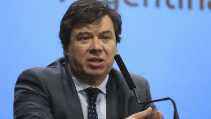 El titular de la cartera de Trabajo, Claudio Moroni, anunciaría en las próximas horas el freno a los despidos y la extensión de la doble indemnización hasta el próximo año.