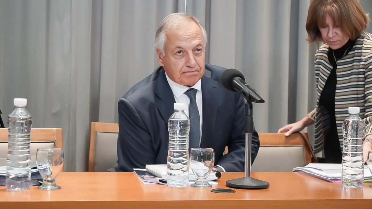 Alejandro Gullé, acusador ante el Jury de Enjuiciamiento, aceptó un acuerdo de juicio abreviado con el juez Sebastián Sarmiento finalmente avalado. Alejandro Gullé, acusador ante el Jury de Enjuiciamiento, aceptó un acuerdo de juicio abreviado con el juez Sebastián Sarmiento finalmente avalado.