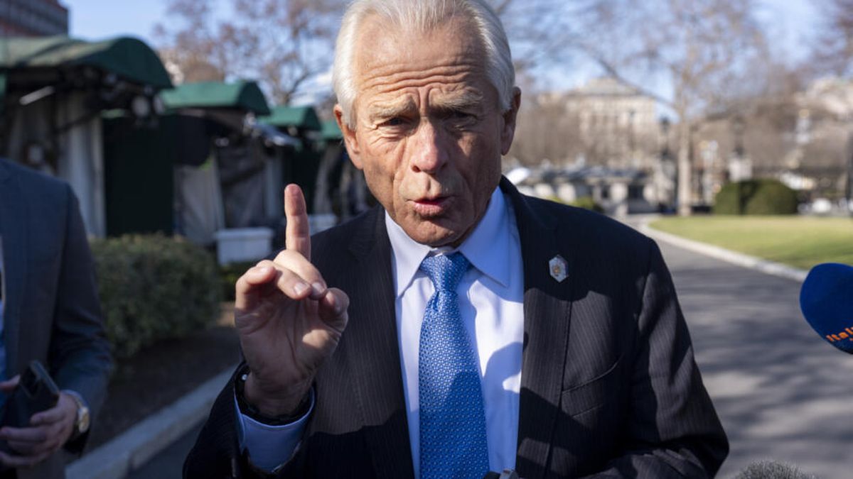 Peter Navarro y una guerra mediática declarada contra Elon Musk. Peter Navarro y una guerra mediática declarada contra Elon Musk.