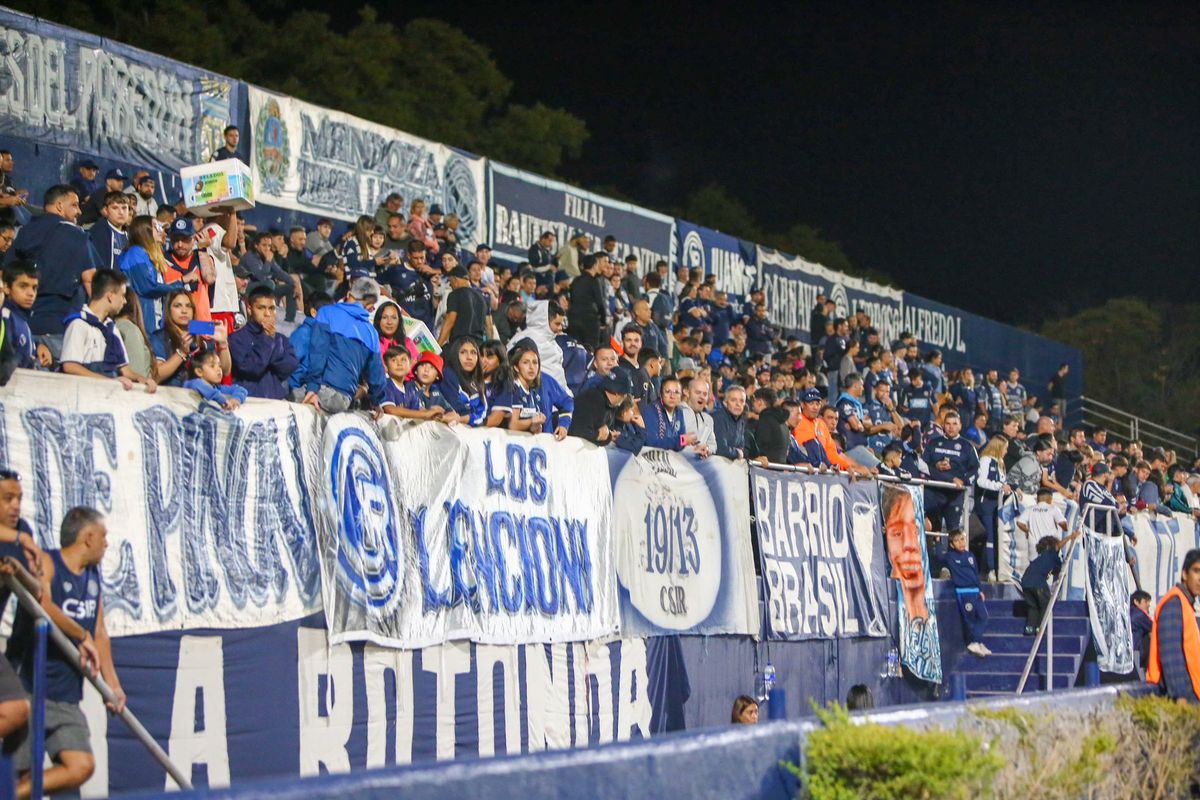 El Gargantini homenajeó a los héroes de Malvinas. El Gargantini homenajeó a los héroes de Malvinas.