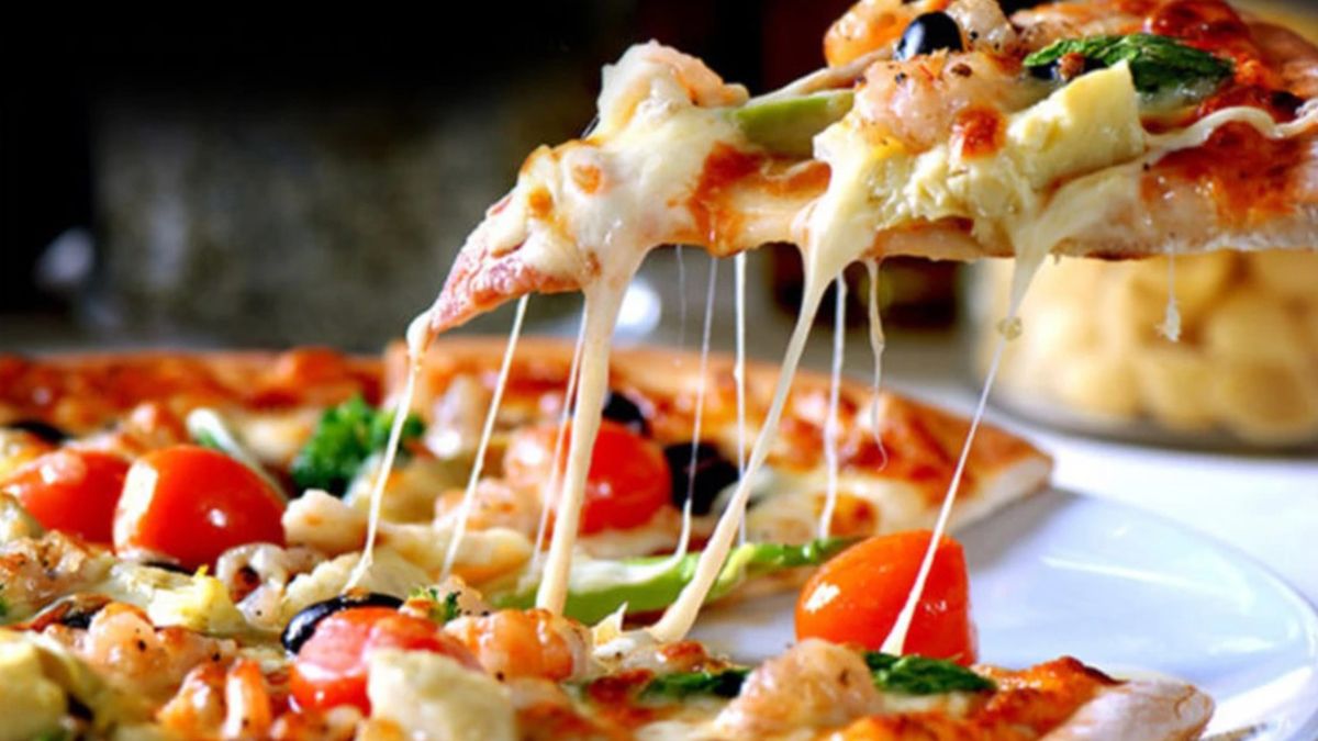 La razón por la que no hay que recalentar la pizza en el microondas