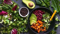 Una dieta vegetariana necesita algunos complementos para obtener proteínas.