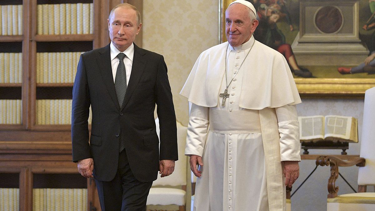 Rusia - Ucrania: Vladimir Putin junto al papa Francisco durante una reunión en 2019. Para el Pontifice "comenzó otra guerra mundial".