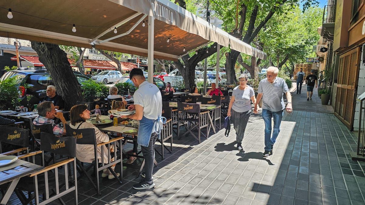 La calle Sarmiento será un espacio abierto para disfrutar este domingo de la gastronomía en la Ciudad de Mendoza.