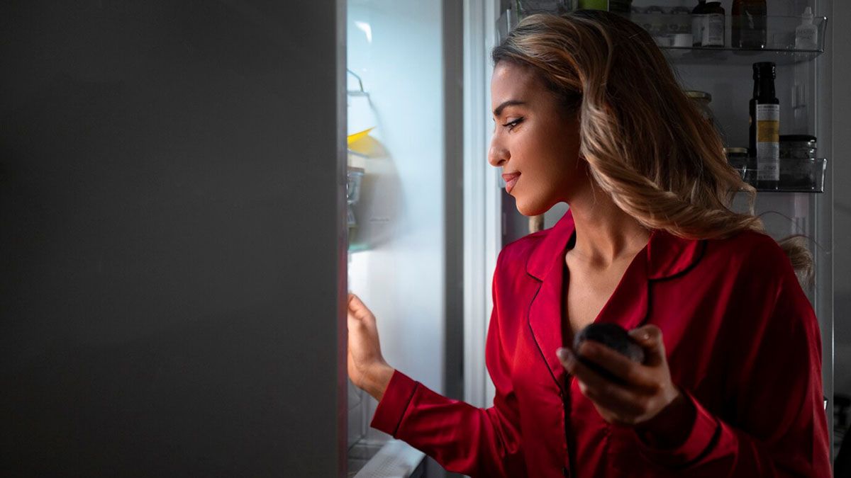 El ritual de escribir el nombre de alguien en un papel y congelarlo en el freezer es muy practicado. El ritual de escribir el nombre de alguien en un papel y congelarlo en el freezer es muy practicado.