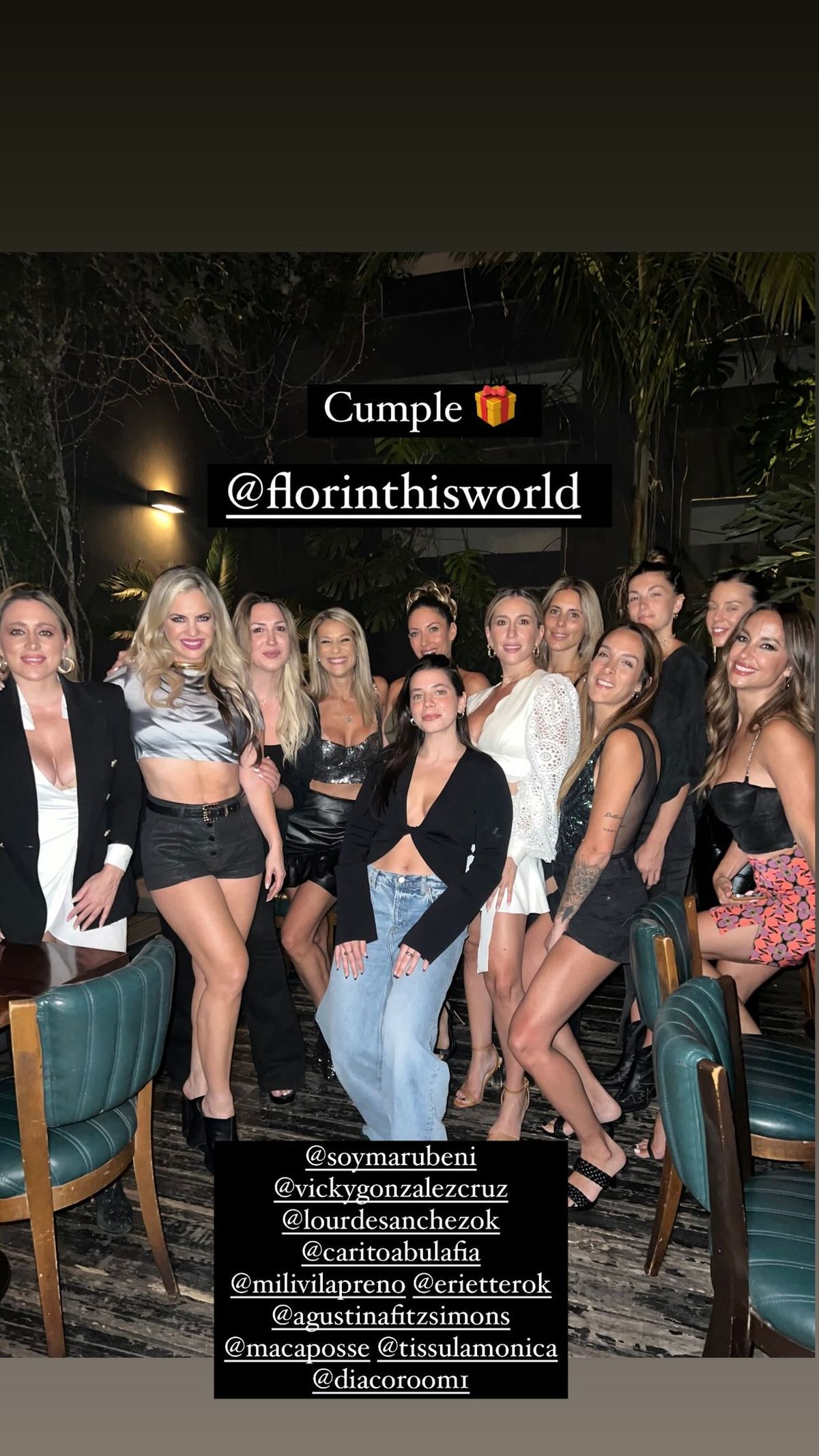 Alejandra Maglietti celebra en ultra shortcitos al ras y paraliza la primavera. Alejandra Maglietti celebra en ultra shortcitos al ras y paraliza la primavera.