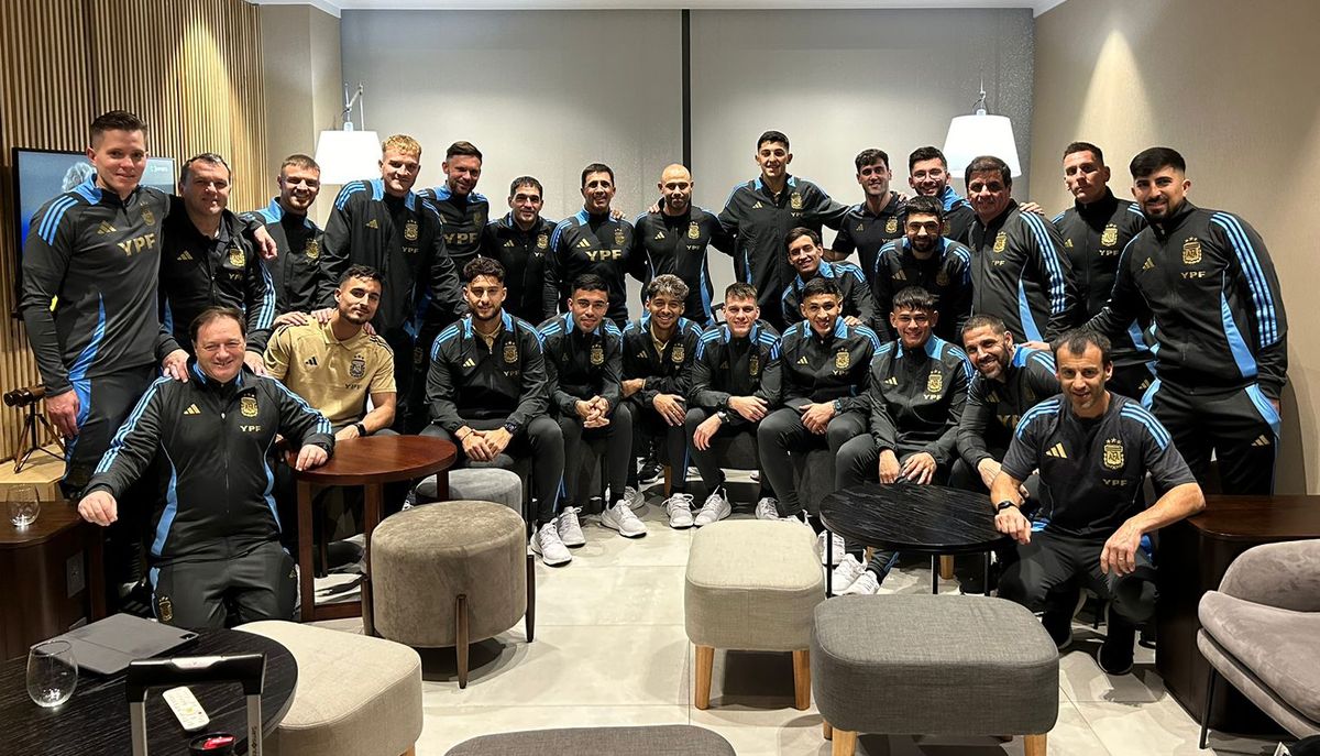 La Selección Sub 23 antes de partir rumbo a Francia.