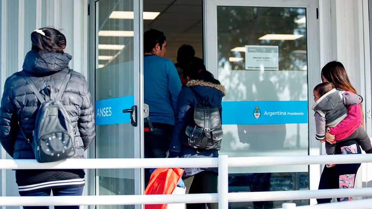 ANSES: quiénes cobran el bono extraordinario que supera los $45.000 en mayo 2024. ANSES: quiénes cobran el bono extraordinario que supera los $45.000 en mayo 2024.