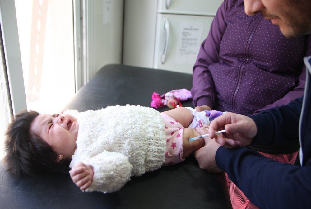 Es importante vacunar a los peque&ntilde;os contra la gripe porque est&aacute;n dentro de los grupos de riesgo.