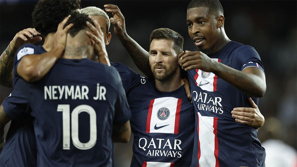 Messi festeja con sus compañeros uno de los goles del PSG.