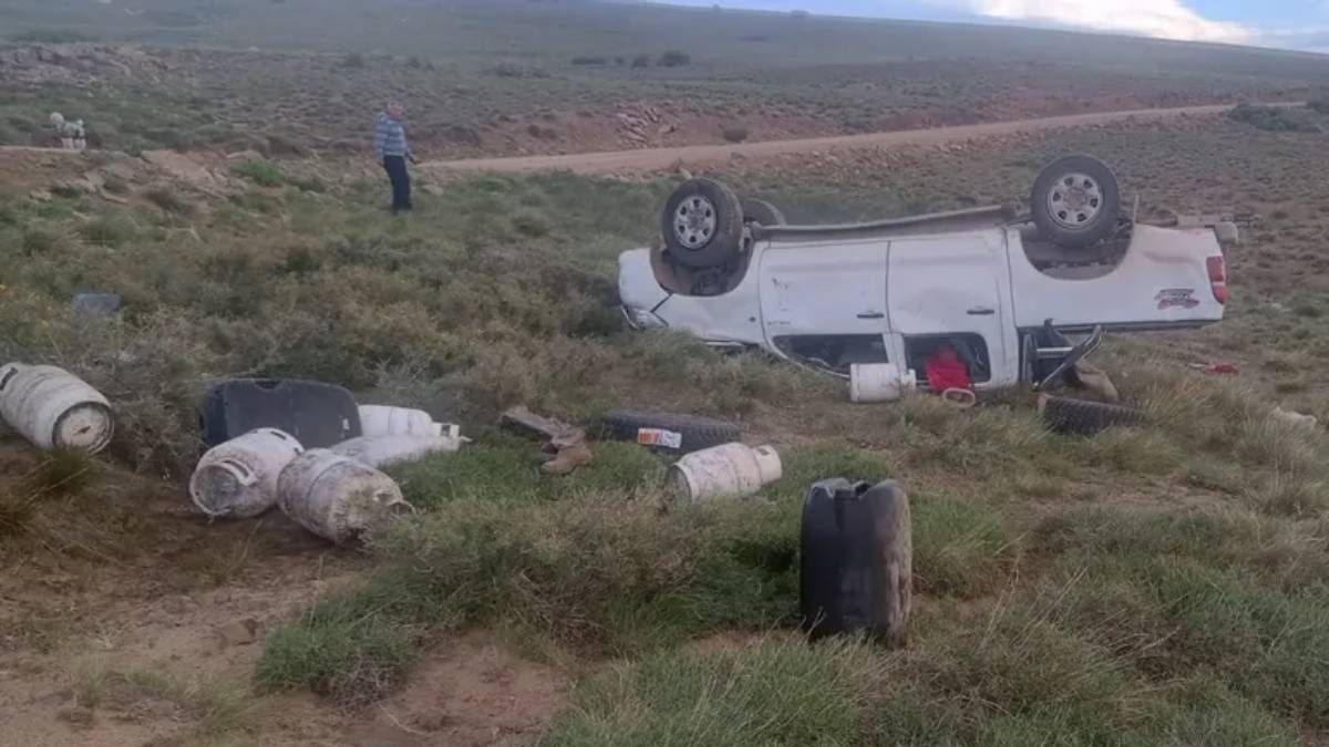 La camioneta Hilux que robó el mendocino. Volcó a unos pocos kilómetros de donde sustrajo el rodado a un campesino neuquino.