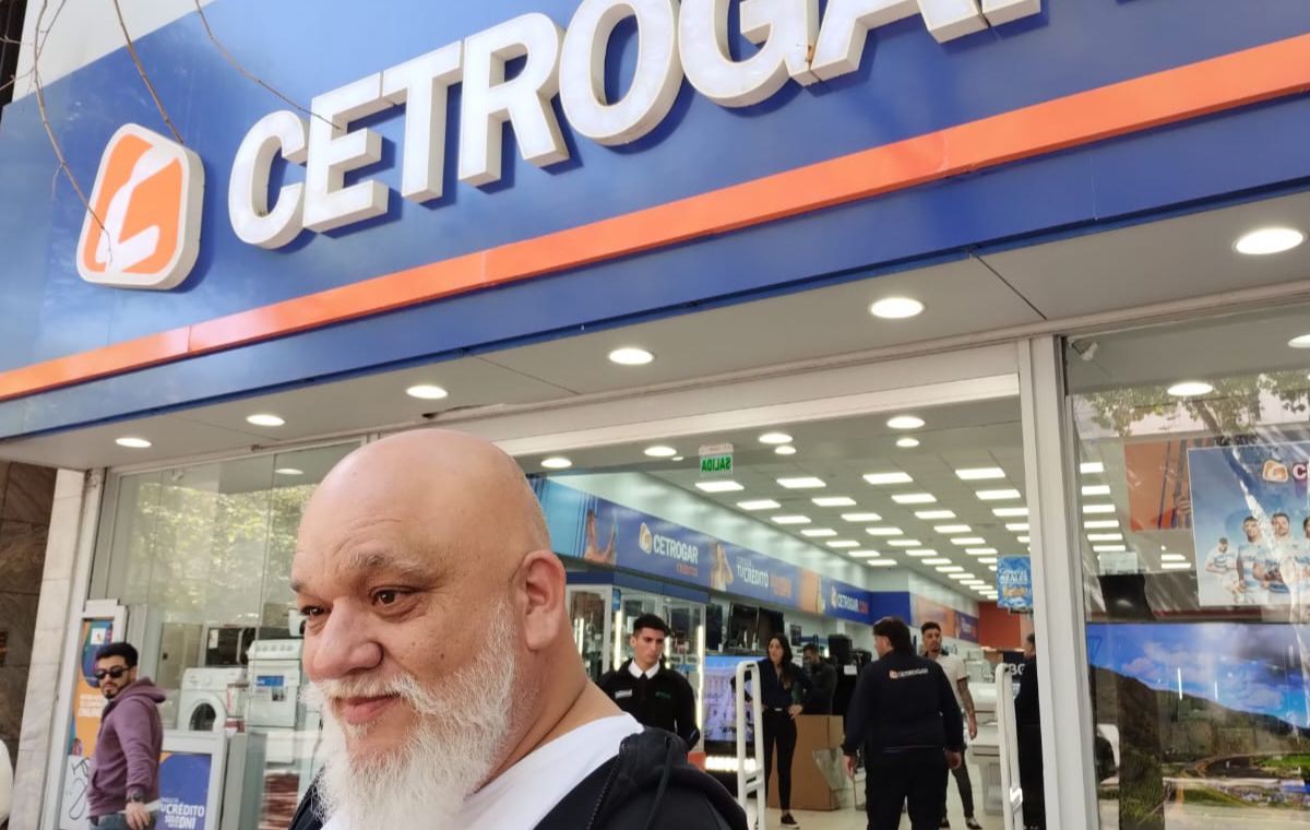 El encargado aseguró en Nihuil que los ladrones rompieron la leonera e ingresaron por la parte trasera del local. El encargado aseguró en Nihuil que los ladrones rompieron la leonera e ingresaron por la parte trasera del local.