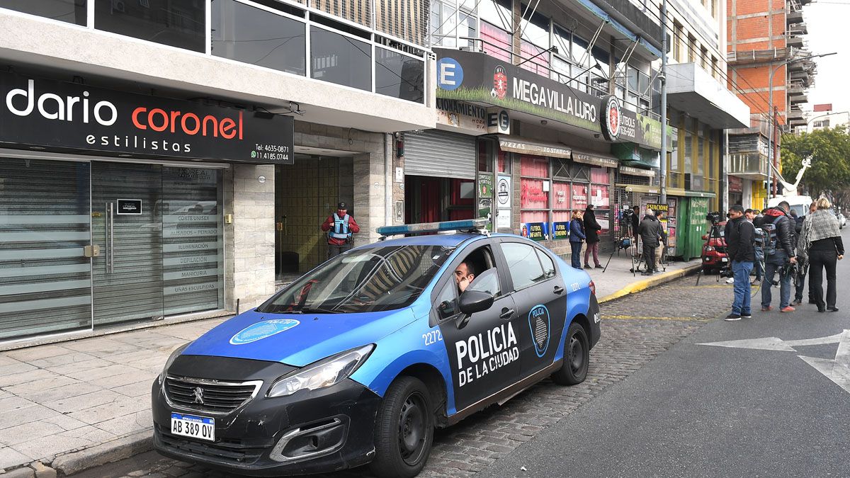 La actitud del oficial de la Policía porteña obligó a interrumpir el tránsito en la avenida Rivadavia, en Liniers