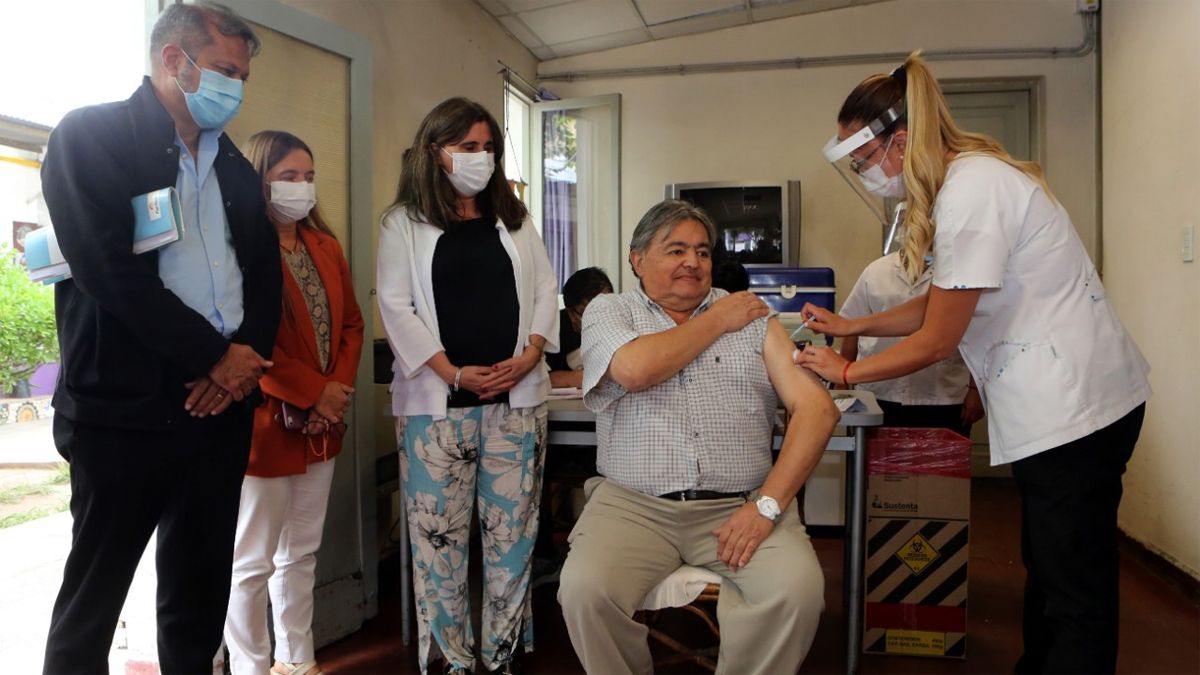Ana María Nadal, lanzó la segunda etapa de inmunización del sistema mendocino.