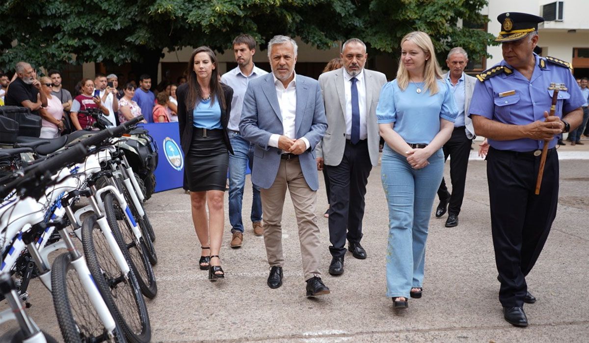 Muchos de los principales proyectos que lleguen desde el Ejecutivo a la Legislatura de Mendoza tendrán que ver con la seguridad. Muchos de los principales proyectos que lleguen desde el Ejecutivo a la Legislatura de Mendoza tendrán que ver con la seguridad.