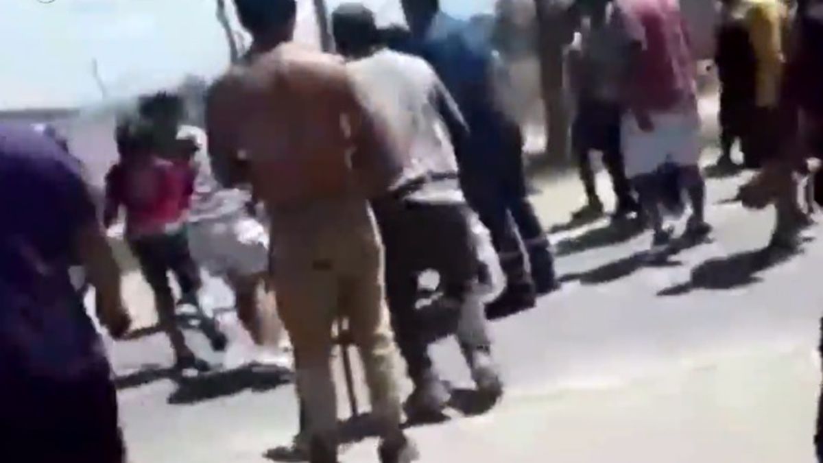 Video: vecinos licharon a motochorros que asaltaron a una mujer