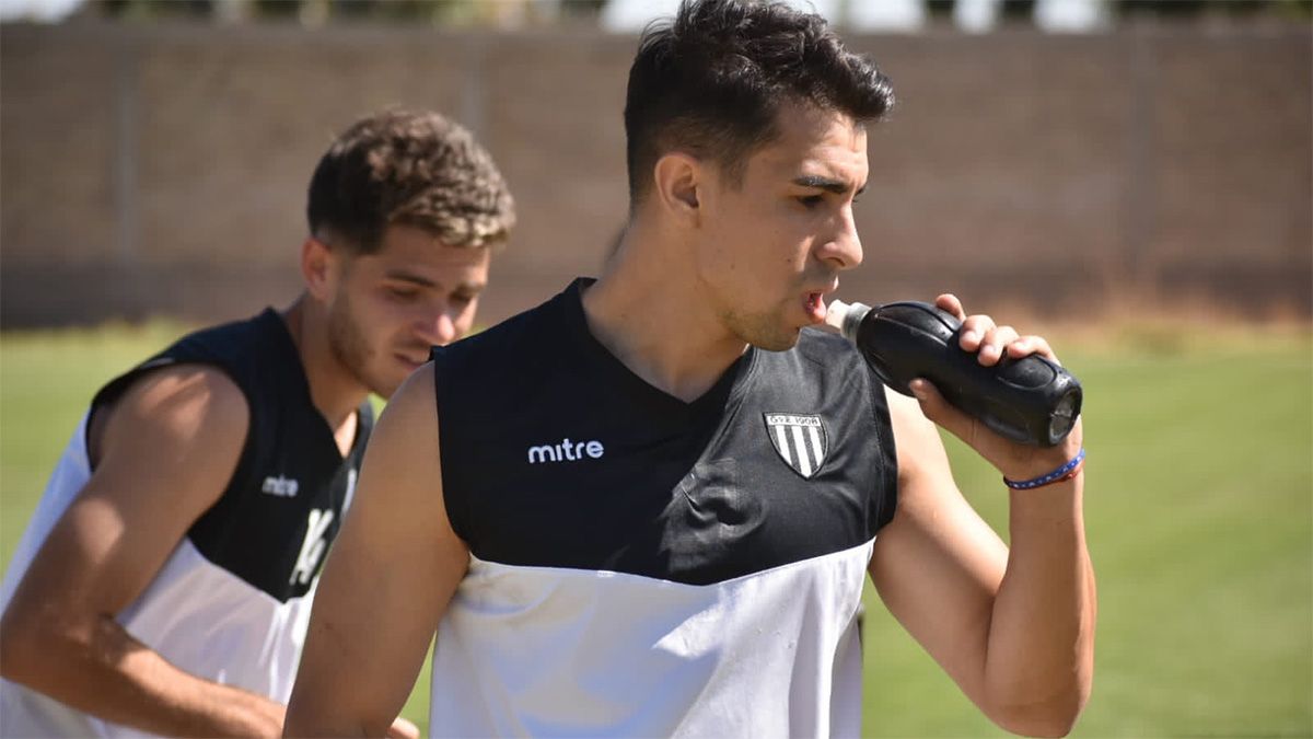 Leandro Ciccolini marcó su primer gol tras su retorno a Gimnasia y Esgrima procecente de San Martín de Tucumán. Leandro Ciccolini marcó su primer gol tras su retorno a Gimnasia y Esgrima procecente de San Martín de Tucumán.