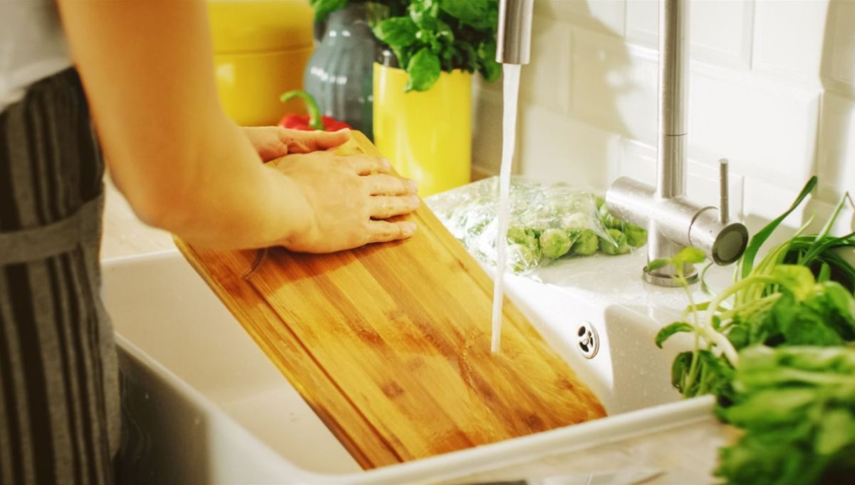 El increíble truco casero para limpiar la tabla del asado y dejarla como nueva El increíble truco casero para limpiar la tabla del asado y dejarla como nueva