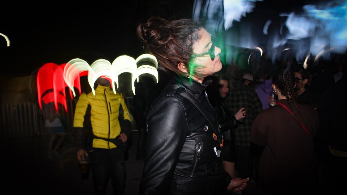 Los lentes de sol persistieron más allá del sunset. Los lentes de sol persistieron más allá del sunset.