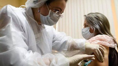 En Rusia se inició la vacunación masiva contra el xoronavirus y se aplicó a más de un millón de personas sin presentarse reacciones adversas