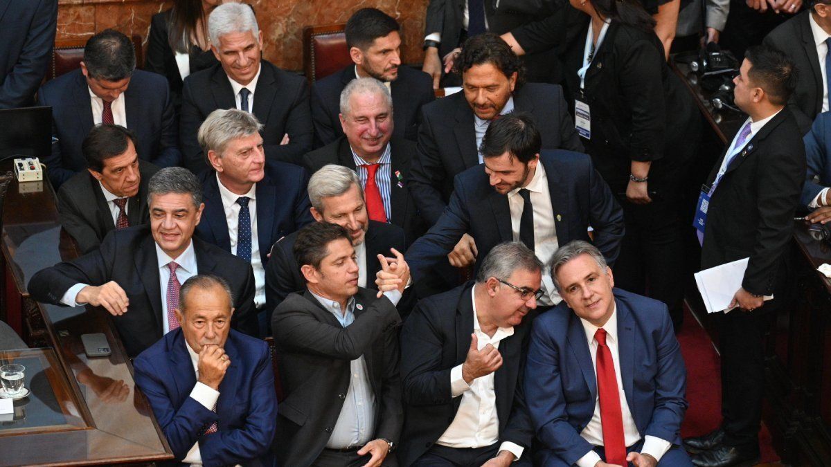 Javier Milei llamó a los gobernadores, expresidentes y líderes políticos a firmar el Pacto de Mayo en Córdoba.